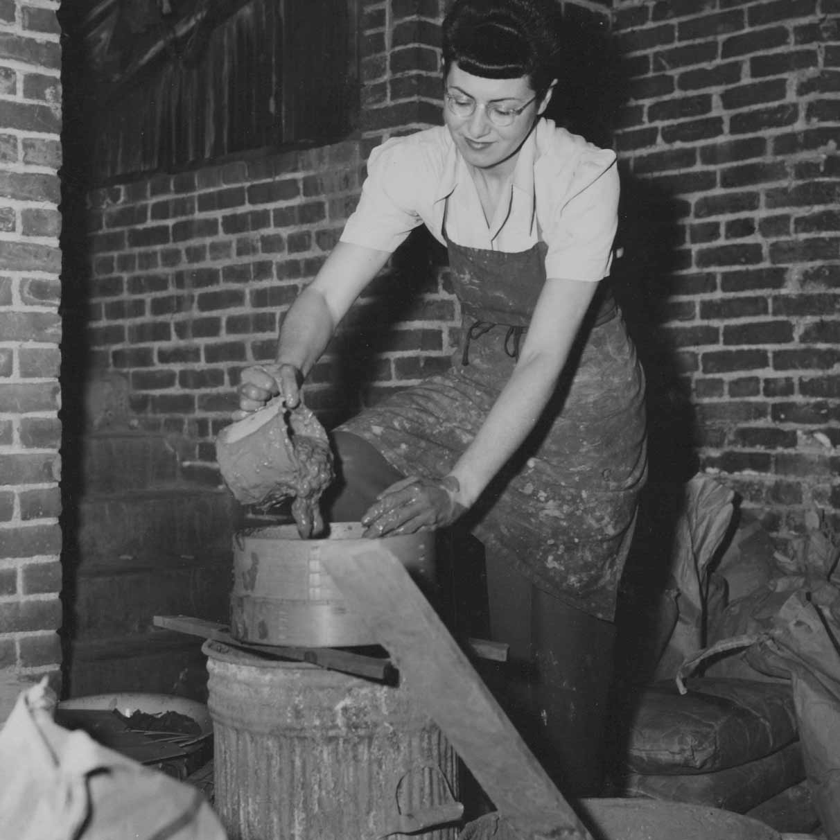Gertrud pouring clay