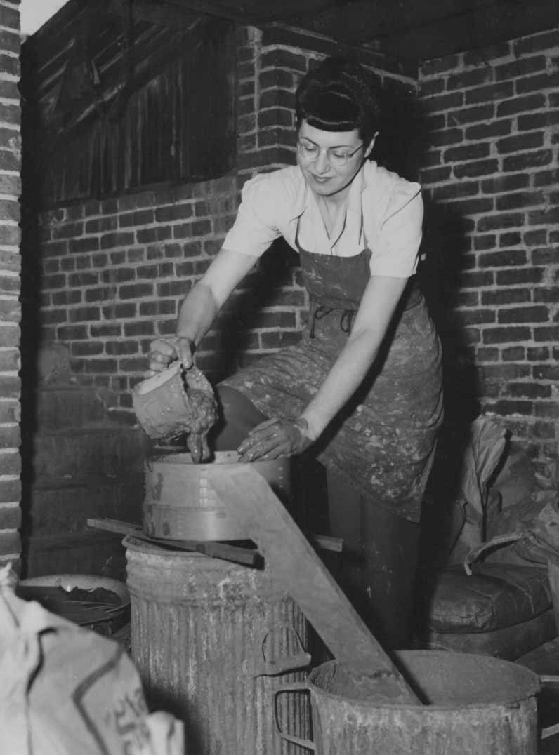 Gertrud pouring clay